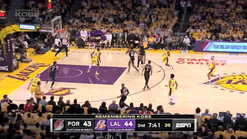 【NBA集錦】這一幕似曾相識(shí)夢(mèng)回當(dāng)年 魔獸霍華德籃下轉(zhuǎn)身暴扣