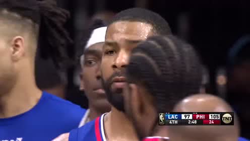 【NBA集錦】恩比德與莫里斯推搡動(dòng)作逐漸升級(jí) 裁判各打五十大板吹雙T