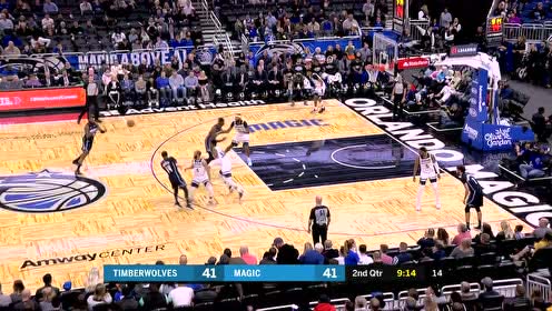 【NBA集锦】班巴右手擦板轻松打三分 约翰逊对抗起身指控打板也用2+1立刻回敬