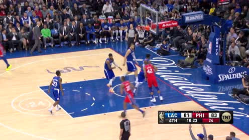 【NBA集錦】出手便鋒芒畢露 理查德森外線架炮轟炸籃筐引燃士氣
