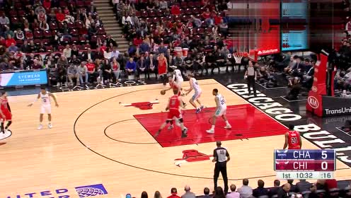 【NBA集錦】扎克拉文閃轉(zhuǎn)騰挪 滯空滑翔拉桿上籃打進(jìn)
