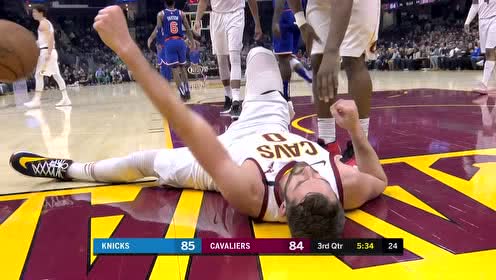 【NBA集錦】心疼樂福三秒鐘 波蒂斯反擊上籃樂福慘當(dāng)背景板還遭無意肘擊