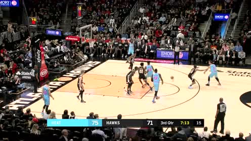 【NBA集錦】急先鋒沖沖沖 亨特一騎絕塵雙手滑翔暴扣