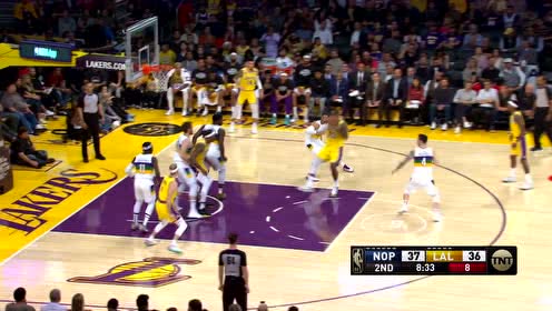 【NBA集錦】進(jìn)球變得如此簡(jiǎn)單 詹姆斯一大步殺入籃下輕松上籃得手
