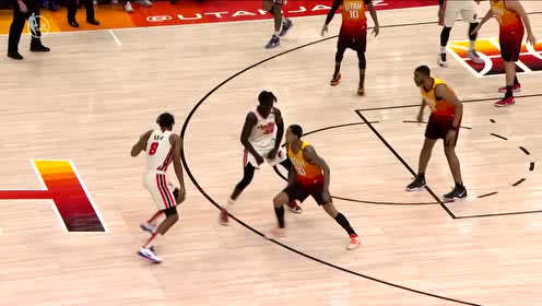 【NBA集锦】火爆浪子!阿里扎不满判罚狂喷裁判遭驱逐沿路秀飞腿