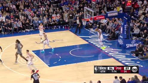 【NBA集锦】大帝恩比德高频欧洲步 戏耍小乔丹找不着北