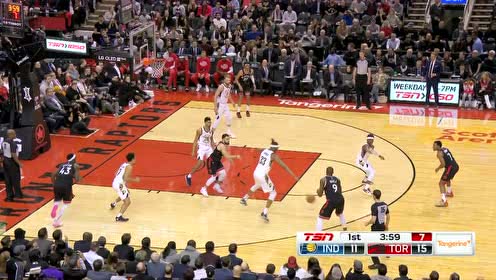 【NBA集錦】范弗里特撕裂防守送出妙傳 伊巴卡人群中騰空而起暴扣終結(jié)