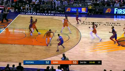 【NBA集锦】眼力见满分！伍德篮下旱地拔葱机智补篮挽回