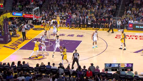 【NBA集锦】魔兽霍华德劈头盖脸送火锅 克拉克冒风险补篮得手