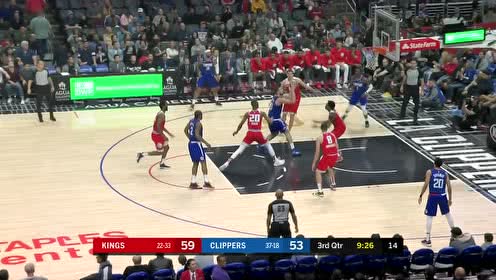 【NBA集錦】士氣為之一振 萊昂納德隱蔽擊地助飛祖巴茨雙臂重錘火花終結