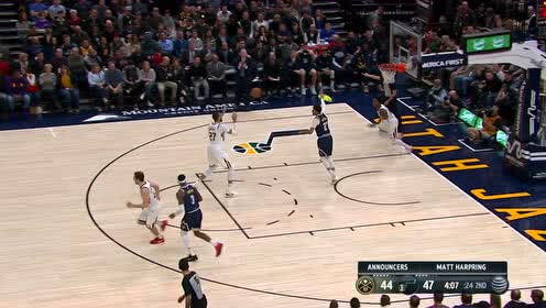 【NBA集锦】节奏太快来不及穿鞋!穆雷鞋被踩掉依然上篮打进