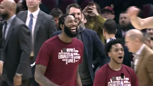 【NBA集锦】这满身的能量根本摁不住了！tt一个箭步冲篮下摆脱一切跳步怒扣得手