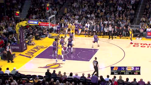 【NBA集錦】機(jī)會(huì)球來(lái)了！朗多持球強(qiáng)突助庫(kù)茲馬三分中靶