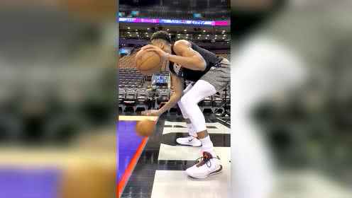 【NBA集锦】这麒麟臂真是劲爆 字母哥疯狂加练运球认真对待东部榜首大战