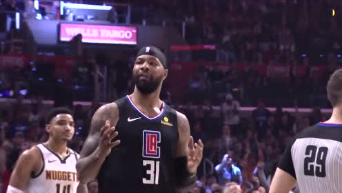 【NBA集锦】无懈可击的底线发球 小莫里斯冷血压哨