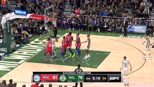 【NBA集锦】突出一个灵巧 希尔空中蜻蜓点水补篮得手