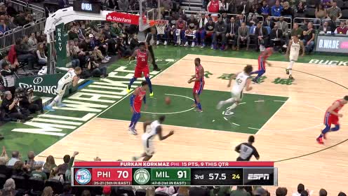 【NBA集锦】克马兹横冲直撞飞身上篮 迪文疾步快闪抬手霸道反击