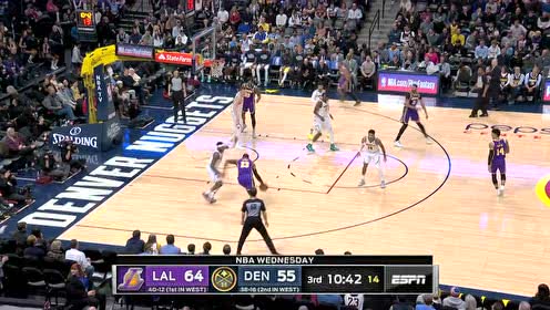 【NBA集锦】平地惊雷一声起 詹皇暴力劈扣直冲云霄
