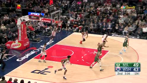 【NBA集錦】怒火中燒 字母哥飛身補扣將籃架拽的左搖右晃