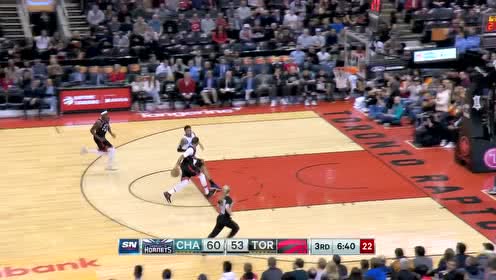 【NBA集锦】板凳席都沸腾了!洛瑞背身骚传西亚卡姆暴力炸筐