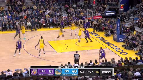 【NBA集锦】好在裁判看到了干扰球 不然詹眉这次精彩连线就要作废