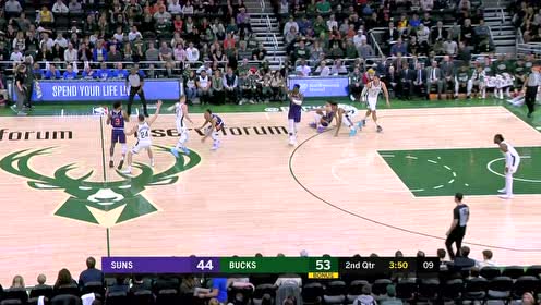 【NBA集锦】布克正面刚字母哥倒地拼抢 乌布雷挽回失误助攻艾顿转身打进
