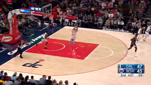 【NBA集錦】晃你沒商量 比爾背后運(yùn)球急停跳投穩(wěn)穩(wěn)命中