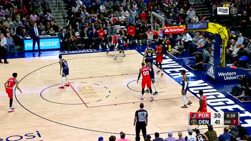 【NBA集锦】全场山呼海啸般的呼喊声 克雷格冷血摁帽麦科勒姆十分无情