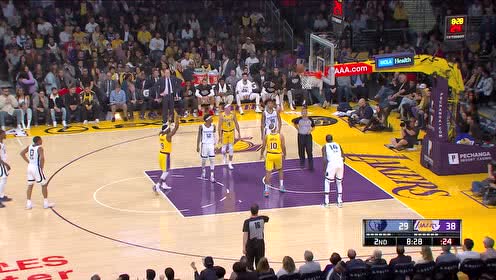 【NBA集锦】轻伤不下火线！ 浓眉稍作调整后重返赛场