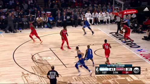 【NBA集錦】西蒙斯快速推進(jìn)隱蔽背傳 塔圖姆心領(lǐng)神會(huì)越過(guò)眾人滑翔暴扣