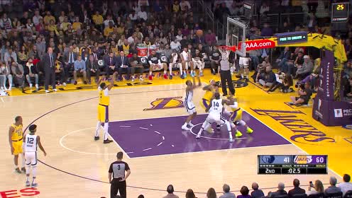 【NBA集锦】小后卫一样的动作 浓眉哥空中闪躲2人拉杆打板