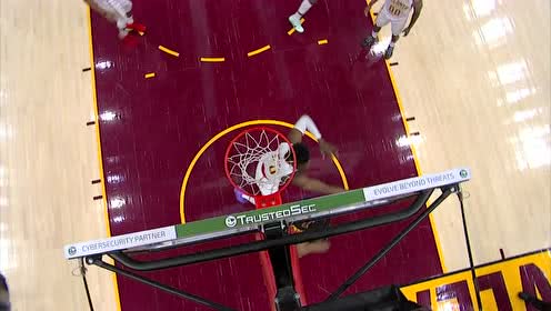 【NBA集锦】扛着防守硬杀到篮下！波特跳步回头望月打进2+1