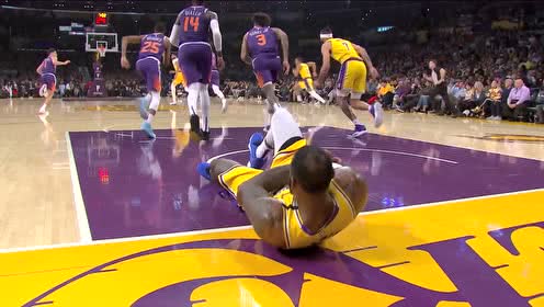 【NBA集錦】得虧有金剛不壞之軀 詹姆斯遭太陽(yáng)三人阻攔倒地
