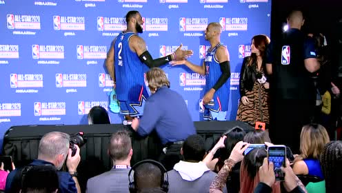 【NBA集錦】全明星賽后發(fā)布會(huì) 詹姆斯保羅擊掌慶賀顯親密