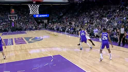 【NBA集錦】兩個人根本攔不住他 伊巴卡超高難度失去平衡上籃打成2+1
