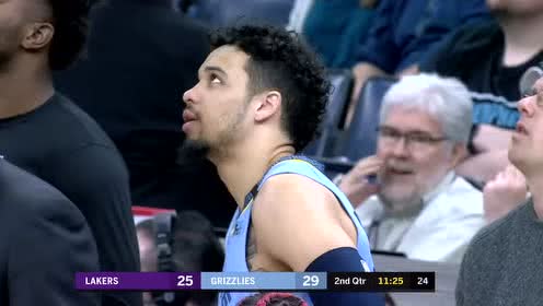 【NBA集锦】欺负兄弟大莫可忍不了!莫里斯为霍华德出头领到一T