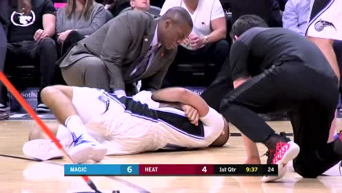 【NBA集锦】这球太拼了!小琼斯后场抢断暴扣富尼耶倒地救球导致受伤