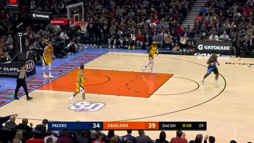【NBA集錦】沒有什么能夠阻擋！塞克斯頓一腳油門單殺敵區(qū)上籃得手