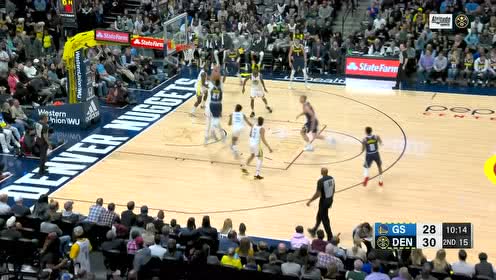 【NBA集锦】现场一阵惊呼！普拉姆利两记飞天重锤险些摧毁篮筐