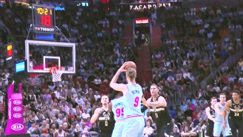 【NBA集锦】三分最近22投命中16个 奥利尼克手心都要冒烟
