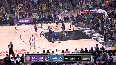 【NBA集锦】湖人这波配合的不是很好 格林斜刺里杀出抢断反击单臂劈扣
