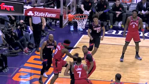 【NBA集錦】看得人心驚膽戰(zhàn)！洛瑞爭(zhēng)搶球遭遇拍面倒地不起提前下場(chǎng)