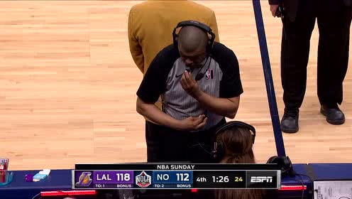 【NBA集錦】著實是累慘了！詹姆斯靠在籃架休息+發(fā)球低級失誤
