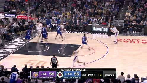 【NBA集锦】幅度之大难度之高! 詹姆斯横跨半场助攻布拉德利三分大空位出手
