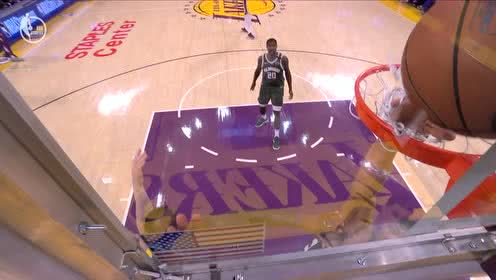 【NBA集锦】字母哥被打到大口喘气!詹姆斯连续内线强打得手