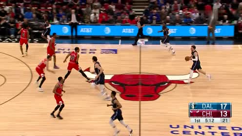 【NBA集锦】巨人名不虚传 博班连抢2前场板打进对手犹如孩童