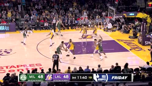【NBA集锦】杀人还要诛心 字母灵活走位绕开格林勾手上篮打成2+1