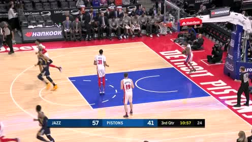 【NBA集锦】米切尔大步流星变向过人 漂移投篮轻松写意
