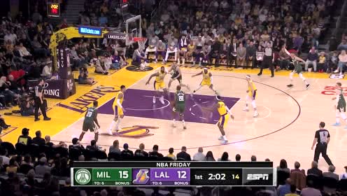 【NBA集锦】单打无懈可击 米德尔顿直线冲刺迎人投射空心入网