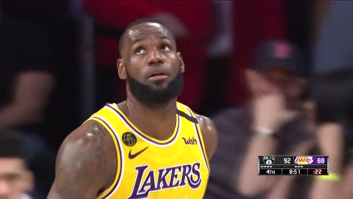 【NBA集錦】多么強(qiáng)大的自信心 詹姆斯翻身后仰命中投籃